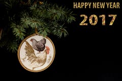 Feliz Año Nuevo 2017 de la tarjeta del gallo con decoupage hecho a mano del arte Imagen de archivo libre de regalías Feliz Año Nuevo 2017 de la tarjeta del gallo con decoupage hecho a mano del arte Imagen de archivo libre de regalías
