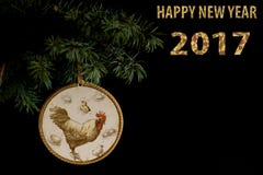 Feliz Año Nuevo 2017 de la tarjeta del gallo con decoupage hecho a mano del arte Imagen de archivo libre de regalías Feliz Año Nuevo 2017 de la tarjeta del gallo con decoupage hecho a mano del arte Imagen de archivo libre de regalías