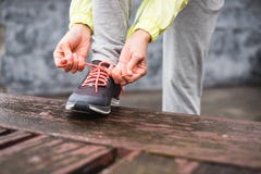 Female city runner lacing sport footwear Stock Photography Female city runner lacing sport footwear Stock Photography