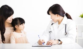 Female doctor talking to child and mother royalty free stock photography Female doctor talking to child and mother royalty free stock photography