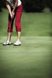 Female Golfer Putting Royalty Free Stock Photography