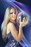Femme blond avec la bille de disco photos stock Femme blond avec la bille de disco photos stock