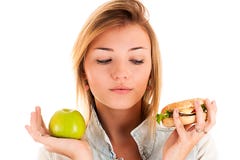 Femme choisissant entre la pomme et l'hamburger Photos stock