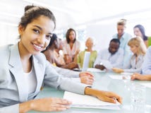 Femme d'affaires dans la conférence avec des associés photo libre de droits Femme d'affaires dans la conférence avec des associés photo libre de droits