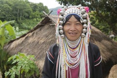 Femme d'Akha en Thaïlande nordique image libre de droits Femme d'Akha en Thaïlande nordique image libre de droits