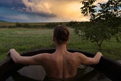 femme de baquet chaud photographie stock libre de droits femme de baquet chaud photographie stock libre de droits