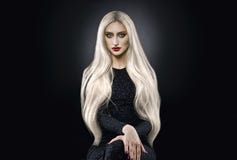 Femme de cheveux blonds de platine photographie stock Femme de cheveux blonds de platine photographie stock