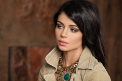 femme de verticale de brunette jolie photographie stock femme de verticale de brunette jolie photographie stock