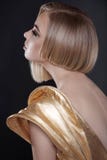 Femme futuriste avec la coiffure de plomb photos libres de droits Femme futuriste avec la coiffure de plomb photos libres de droits