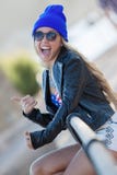 Femme moderne de hanche photographie stock libre de droits Femme moderne de hanche photographie stock libre de droits
