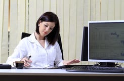 Femme occupée de bureau Photo stock Femme occupée de bureau Photo stock