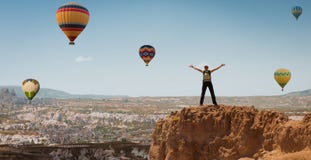 Femme r?ussie et motivation chaude de concept de ballon ? air, inspiration photographie stock Femme r?ussie et motivation chaude de concept de ballon ? air, inspiration photographie stock