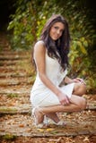 Femme élégant à la mode sexy extérieur image stock Femme élégant à la mode sexy extérieur image stock