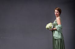 Femme élégante avec le bouquet en main images stock Femme élégante avec le bouquet en main images stock