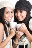 Femmes asiatiques buvant du café photo stock Femmes asiatiques buvant du café photo stock