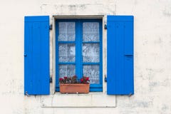 Fenster mit Fensterläden stockbild Fenster mit Fensterläden stockbild