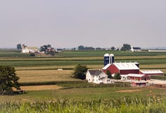 Ferme amish sur Sunny Day 2 photo stock Ferme amish sur Sunny Day 2 photo stock