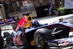 Fermez-vous vers le haut de David Coulthard à une démonstration F1 photo stock Fermez-vous vers le haut de David Coulthard à une démonstration F1 photo stock