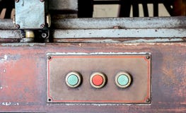 Fermez-vous vers le haut du panneau de commande rustique de la vieille machine, objet grunge images libres de droits Fermez-vous vers le haut du panneau de commande rustique de la vieille machine, objet grunge images libres de droits