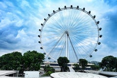 Ferris toczy wewnątrz Singapur fotografia royalty free Ferris toczy wewnątrz Singapur fotografia royalty free