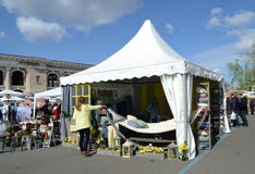 Festival des produits ukrainiens faits dans Ukraune sur la place postale de Kiev, le 18 avril 2015 photographie stock libre de droits Festival des produits ukrainiens faits dans Ukraune sur la place postale de Kiev, le 18 avril 2015 photographie stock libre de droits