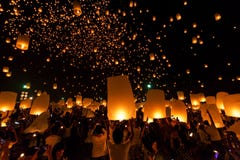 Festival di lanterna di galleggiamento Loy Krathong Yi Peng Lanna a Chiang Mai Thailand Fotografia Stock Libera da Diritti Festival di lanterna di galleggiamento Loy Krathong Yi Peng Lanna a Chiang Mai Thailand Fotografia Stock Libera da Diritti