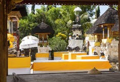 Festlich verzierter hindischer Tempel Pura Ped, in Nusa Penida-Bali, Indon stockfotos Festlich verzierter hindischer Tempel Pura Ped, in Nusa Penida-Bali, Indon stockfotos