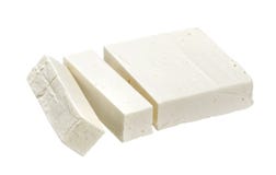 Feta grec Fromage blanc coupé en tranches d'isolement sur le fond blanc image stock Feta grec Fromage blanc coupé en tranches d'isolement sur le fond blanc image stock