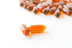 Few lecytyn kapsu?y odizolowywa? na bia?ym tle naturalne pigu?ki zdjęcie stock Few lecytyn kapsu?y odizolowywa? na bia?ym tle naturalne pigu?ki zdjęcie stock