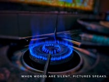 Fiamme blu profonde di una stufa fotografie stock libere da diritti Fiamme blu profonde di una stufa fotografie stock libere da diritti
