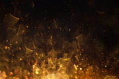 Fiamme del fuoco nello scuro fotografia stock libera da diritti Fiamme del fuoco nello scuro fotografia stock libera da diritti