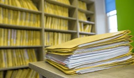 Fichero en oficina imágenes de archivo libres de regalías Fichero en oficina imágenes de archivo libres de regalías