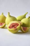 Figues fraîches d'isolement sur le fond blanc photo stock Figues fraîches d'isolement sur le fond blanc photo stock