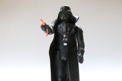 Figura De Acción De Darth Vader De La Guerra De Las Estrellas Vintadas De Kenner Con Un Sable De Luz En Blanco. Probablemente De Foto editorial - Imagen de darth, estrellas: 157260736