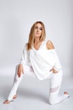 Figura esile del bello giovane atleta perfetto biondo sexy della donna Fotografia Stock Figura esile del bello giovane atleta perfetto biondo sexy della donna Fotografia Stock