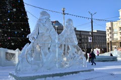 Figuras del hielo de la Navidad en el cuadrado fotos de archivo libres de regalías Figuras del hielo de la Navidad en el cuadrado fotos de archivo libres de regalías