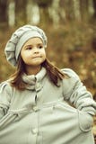 fille d'automne peu de stationnement photo libre de droits fille d'automne peu de stationnement photo libre de droits