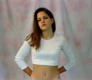 Fille dans la chemise blanche de Midriff images stock Fille dans la chemise blanche de Midriff images stock