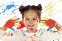 Fille drôle avec les mains et le visage complètement de la peinture Image libre de droits Fille drôle avec les mains et le visage complètement de la peinture Image libre de droits