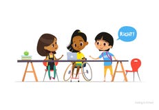 Fille handicapée dans le fauteuil roulant se reposant à l'ordinateur portable avec des paires d'amis d'école l'aidant à apprendre illustration stock Fille handicapée dans le fauteuil roulant se reposant à l'ordinateur portable avec des paires d'amis d'école l'aidant à apprendre illustration stock
