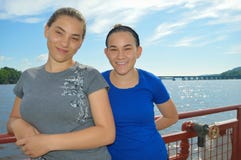 Filles sur le ferry photo libre de droits Filles sur le ferry photo libre de droits