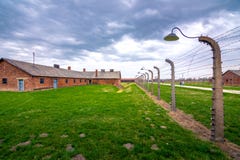 Fils barbelés électriques du patrimoine mondial nazi allemand de camp de concentration et d'extermination Auschwitz Birkenau, Pol images libres de droits Fils barbelés électriques du patrimoine mondial nazi allemand de camp de concentration et d'extermination Auschwitz Birkenau, Pol images libres de droits