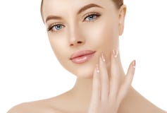 Fim bonito da cara da mulher acima do estúdio no branco E fotos de stock Fim bonito da cara da mulher acima do estúdio no branco E fotos de stock
