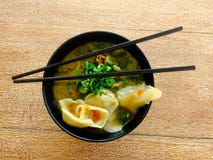 Fin chinoise de soupe à wonton photos stock Fin chinoise de soupe à wonton photos stock
