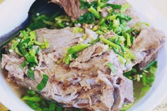 Fin vers le haut de soupe épicée thaïlandaise à os de porc, zaap de Leng Tom image libre de droits Fin vers le haut de soupe épicée thaïlandaise à os de porc, zaap de Leng Tom image libre de droits