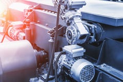 Fine automobilistica industriale dell'attrezzatura della macchina utensile su, fondo astratto del lavoro in metallo di fabbricazi fotografia stock libera da diritti Fine automobilistica industriale dell'attrezzatura della macchina utensile su, fondo astratto del lavoro in metallo di fabbricazi fotografia stock libera da diritti