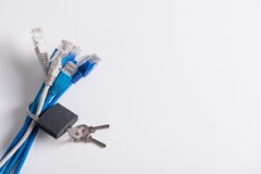Fios do Internet com acoplamento de prata nele fotografia de stock Fios do Internet com acoplamento de prata nele fotografia de stock