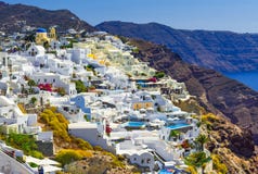 Fira, île de Santorini, Grèce : Maisons blanches traditionnelles et célèbres au-dessus de la caldeira photos stock Fira, île de Santorini, Grèce : Maisons blanches traditionnelles et célèbres au-dessus de la caldeira photos stock