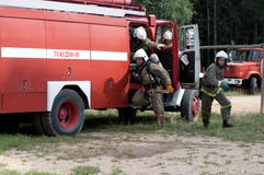 Firefighters run out of the fire engine stock photography Firefighters run out of the fire engine stock photography