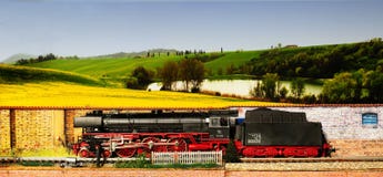 Firenze, ITALIA - 18 marzo 2019: Modellismo ferroviario miniatura con i treni fotografia stock libera da diritti Firenze, ITALIA - 18 marzo 2019: Modellismo ferroviario miniatura con i treni fotografia stock libera da diritti